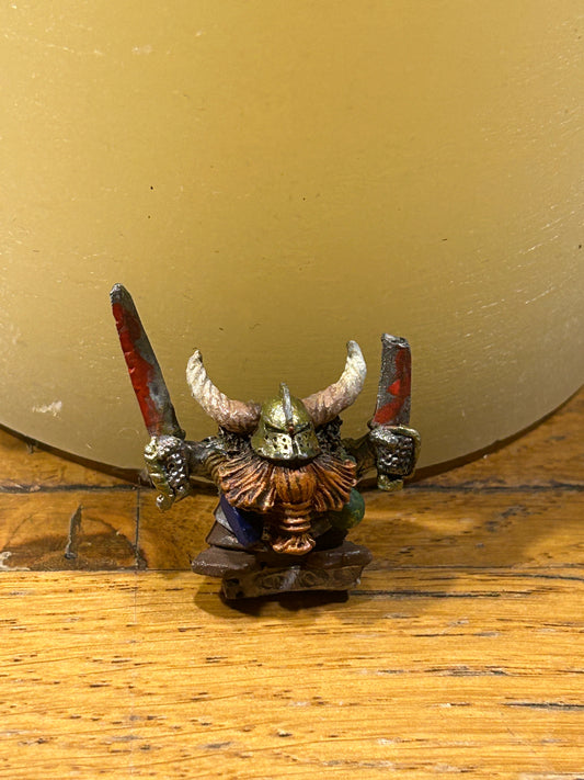 Warhammer Chaos Dwarf CD 10
Horned Helmet, w. Two Swords & Shield Marauder Realm Of Dwarves Metal