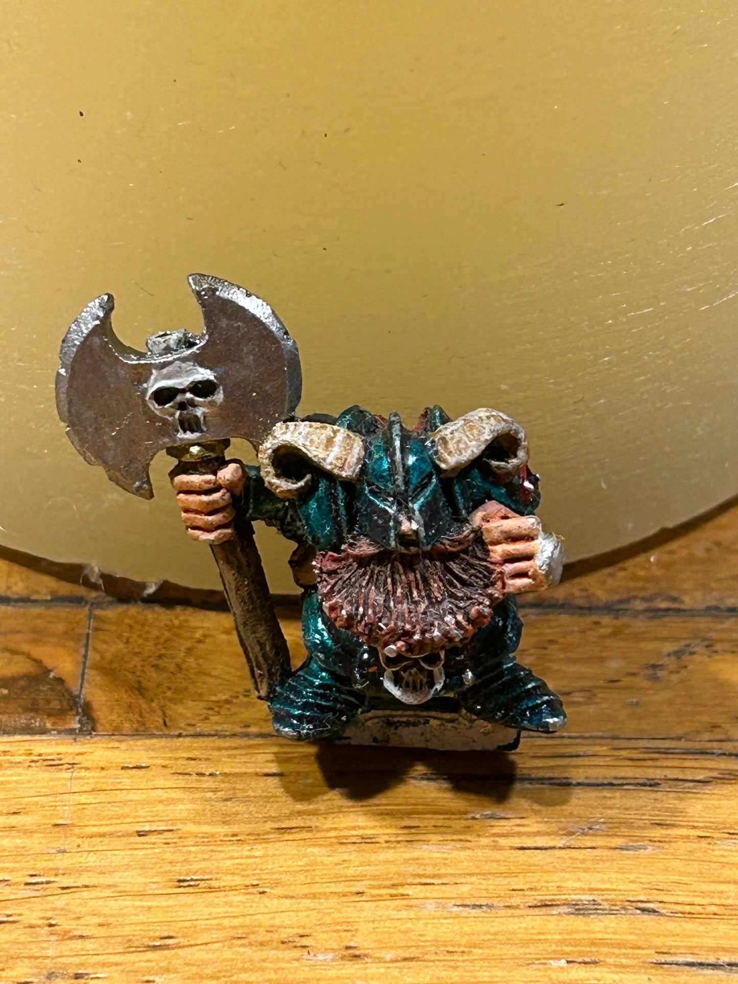 Warhammer Chaos Dwarf CD 11
Horned Helmet, w. Axe & Shield MM90 Marauder Realm Of Dwarves Metal