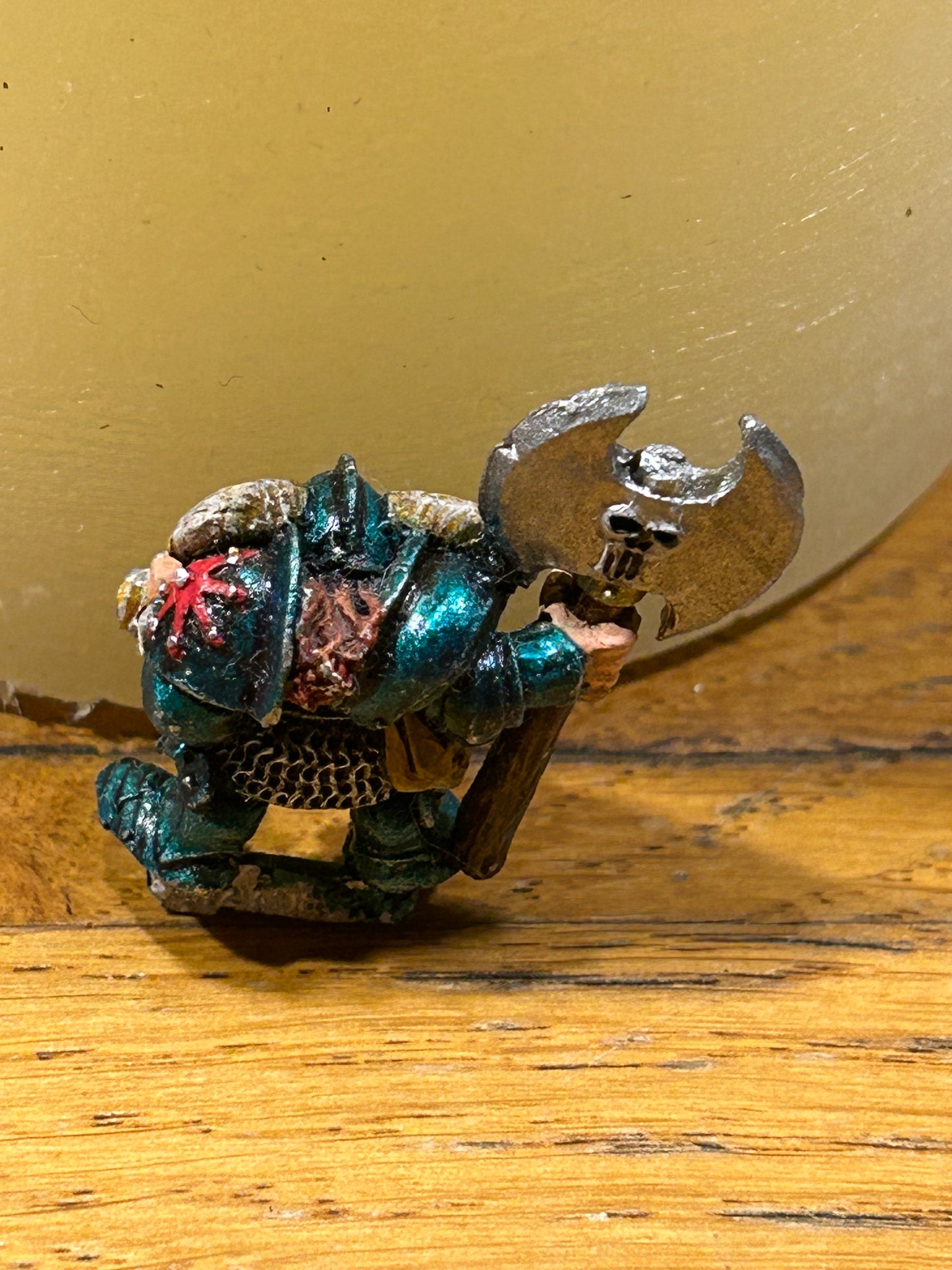Warhammer Chaos Dwarf CD 11
Horned Helmet, w. Axe & Shield MM90 Marauder Realm Of Dwarves Metal