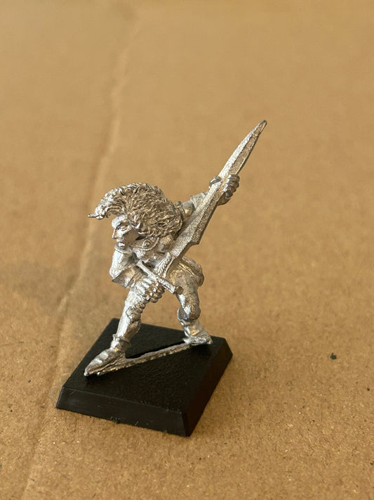 Warhammer Fantasy old world wood elf  wardancer with double handed sword