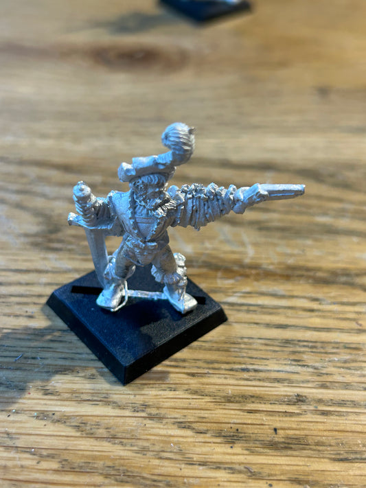 CITADEL WARHAMMER OOP EMPIRE CAPTAIN HERO  with pistol Oldhammer metal
