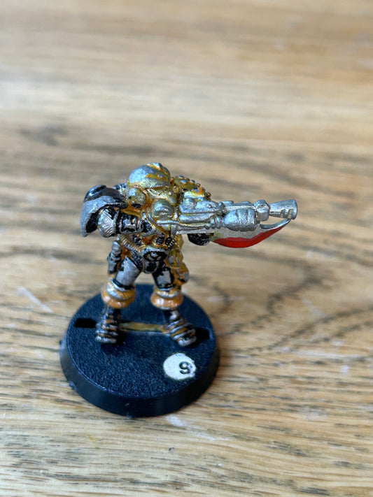 Warhammer 40k Rogue Trader Space Marines C100 Marine advancing Metal