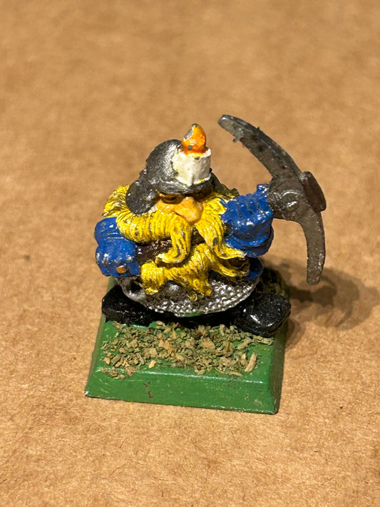 Warhammer fantasy dwarf miner