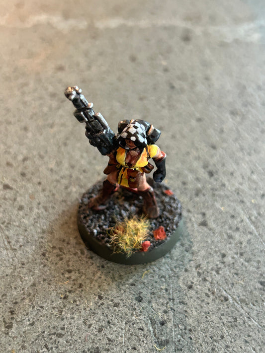 FUTURE SKIRMISH
Chequer Gang Hooded Ganger with Auto Shotgun