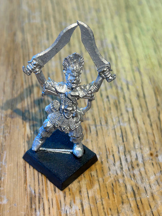 Marauder miniatures mb3 dark elf champion warhammer fantasy sword and crossbow