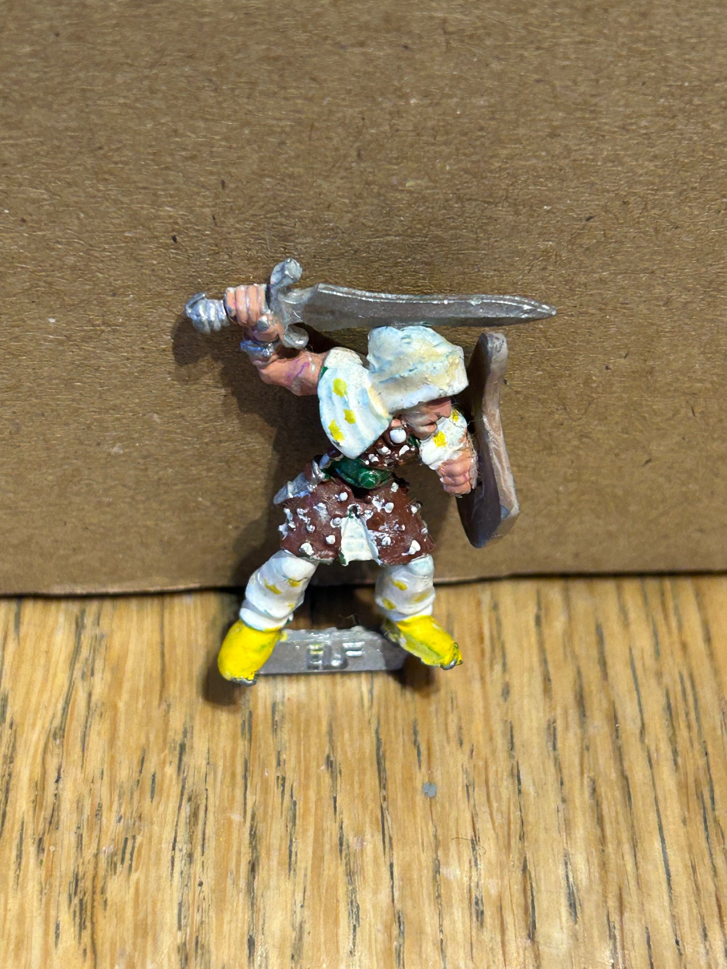 Warhammer Fantasy old world wood elf with sword