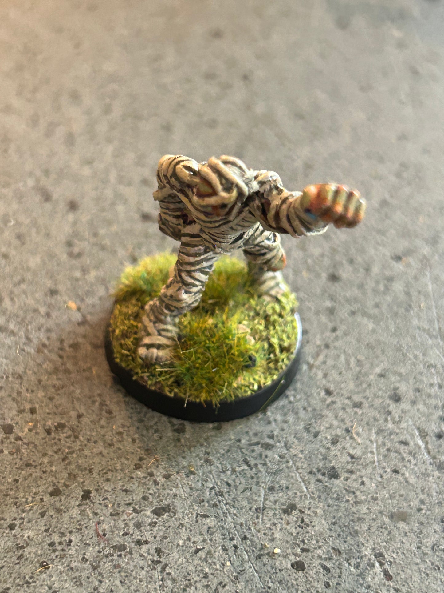 EM4 ELFSERA
Mummy Miniature
