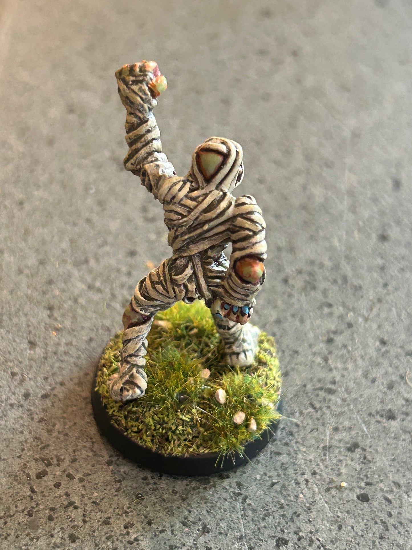 EM4 ELFSERA
Mummy Miniature