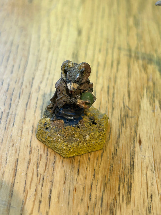 Vintage Skaven 'Gnawdoom, Clan Skyre w. Poisoned Wind Globe 2' C47 1980s Metal grey seer