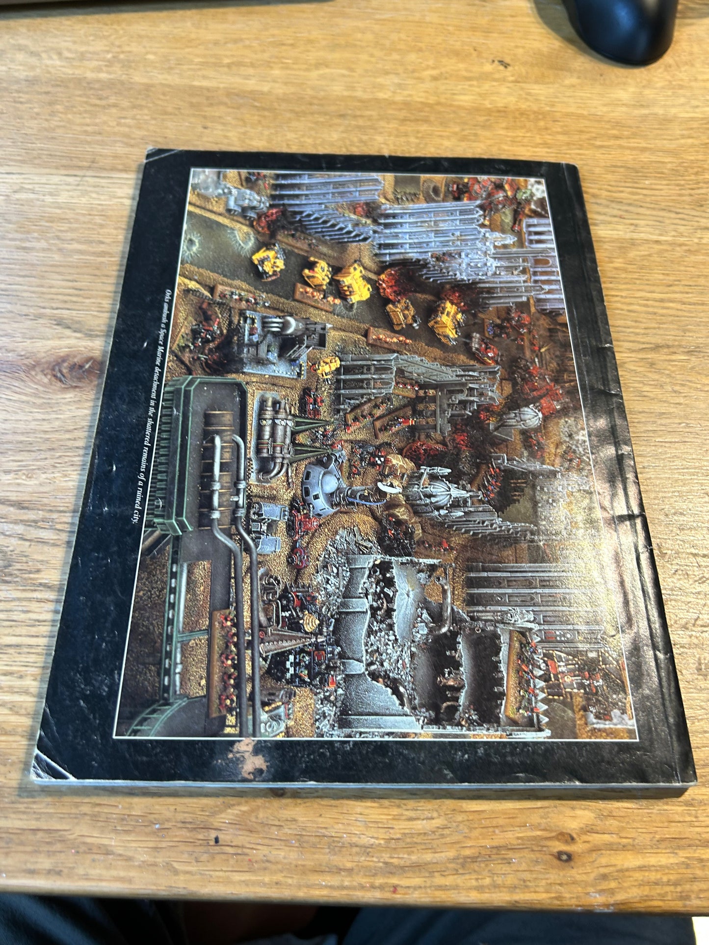 White dwarf issue 211 (only part of card insert and moderate wear)