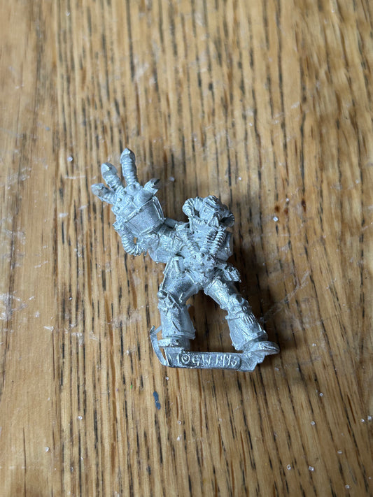 Warhammer 40k metal chaos space marine champion (no plastic arm)