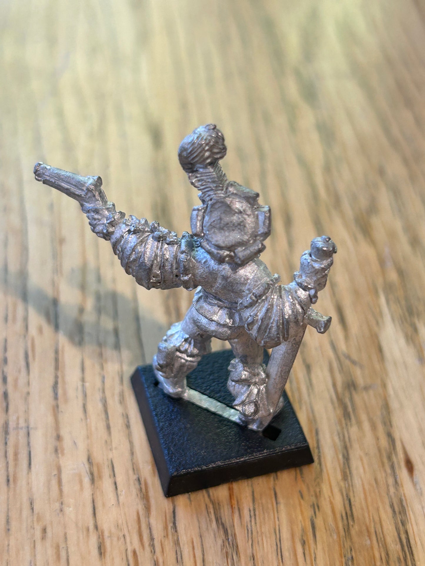 CITADEL WARHAMMER OOP EMPIRE CAPTAIN HERO  with pistol Oldhammer metal