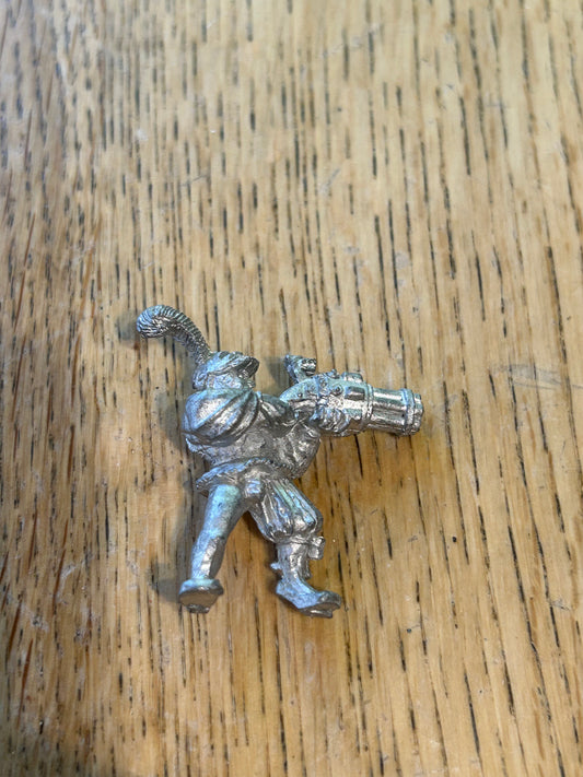 Warhammer fantasy Empire War Wagon Crew Man with Repeating Handgun Metal