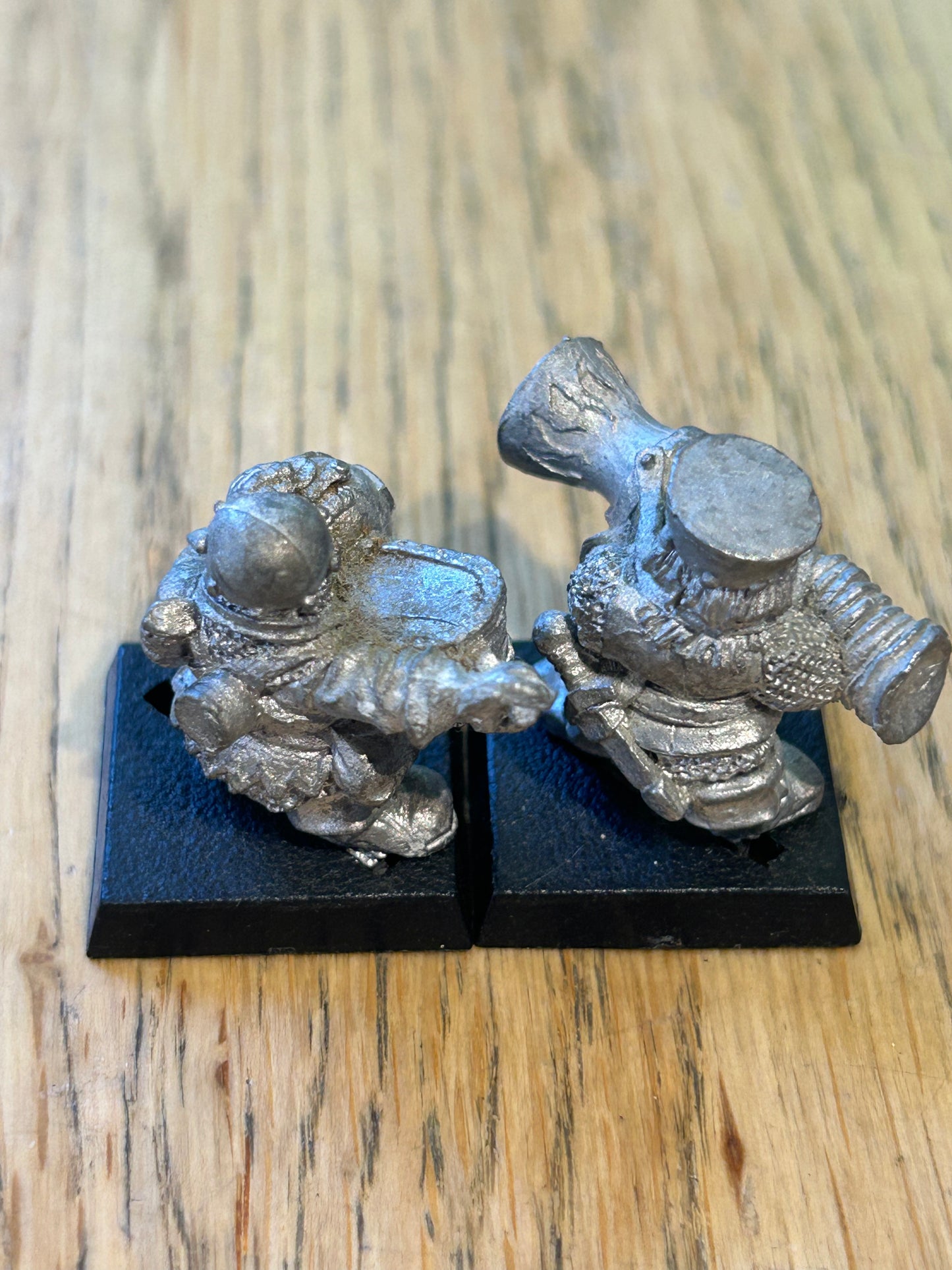 Warhammer fantasy  Dwarf Flamethrower Team (no barrel, metal has darkened and loader has a bit of brown rust/dirt in recesses).