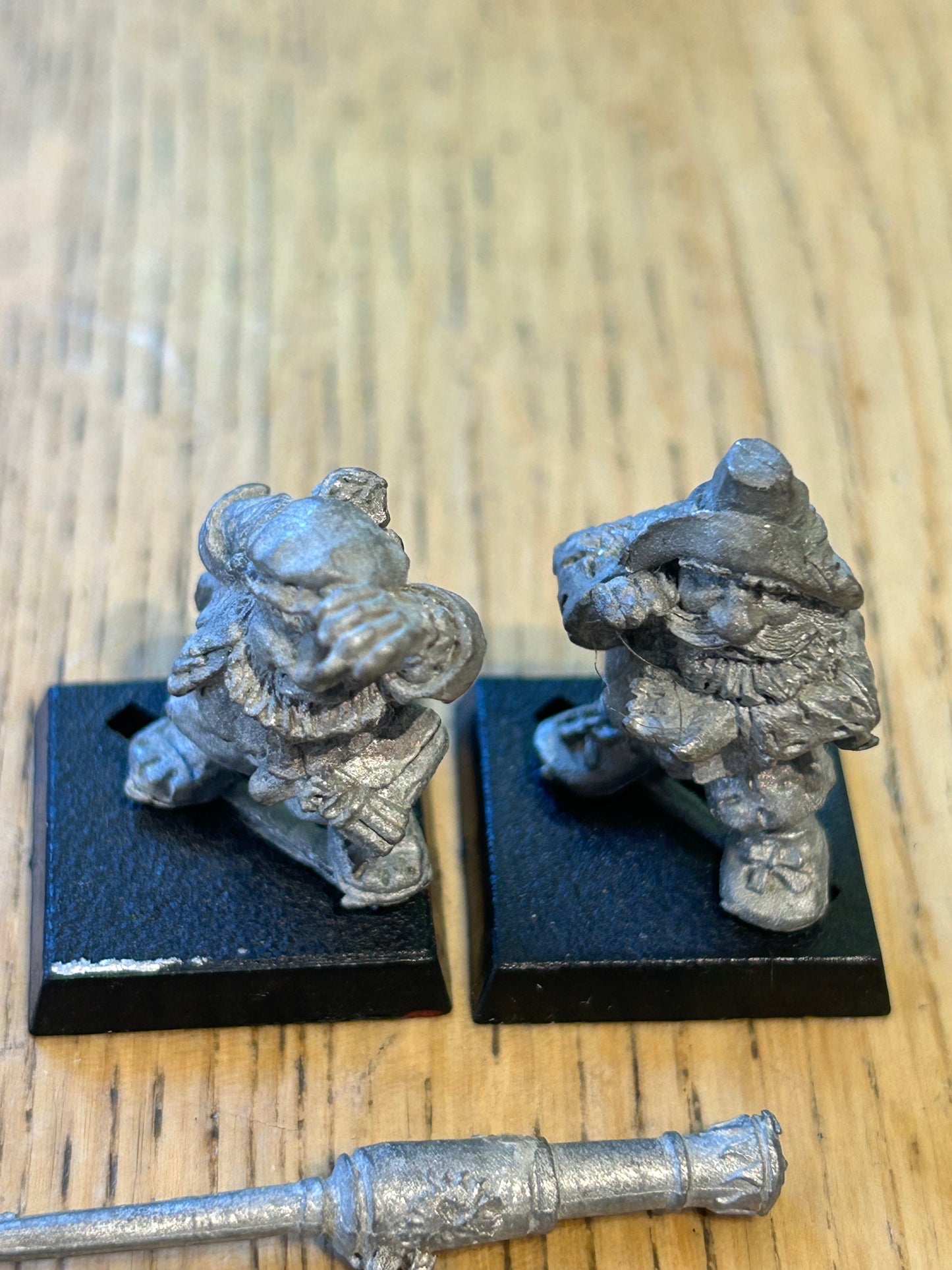 Citadel GW Marauder Dwarf Swivel Gun and crew MM14 1980s (metal has darkened a bit)