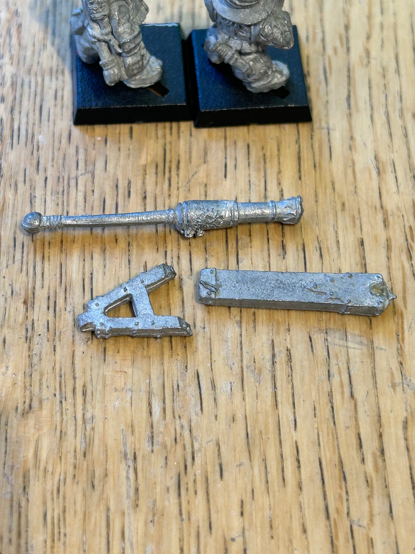 Citadel GW Marauder Dwarf Swivel Gun and crew MM14 1980s (metal has darkened a bit)