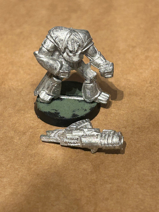 Games Workshop Warhammer 40k Rogue Trader Chaos Renegades Heavy Weapon grenade launcher  Marine (no backpack)