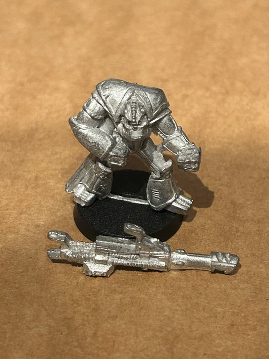 Games Workshop Warhammer 40k Rogue Trader Chaos Renegades Heavy Weapon lascannon  Marine (no backpack)