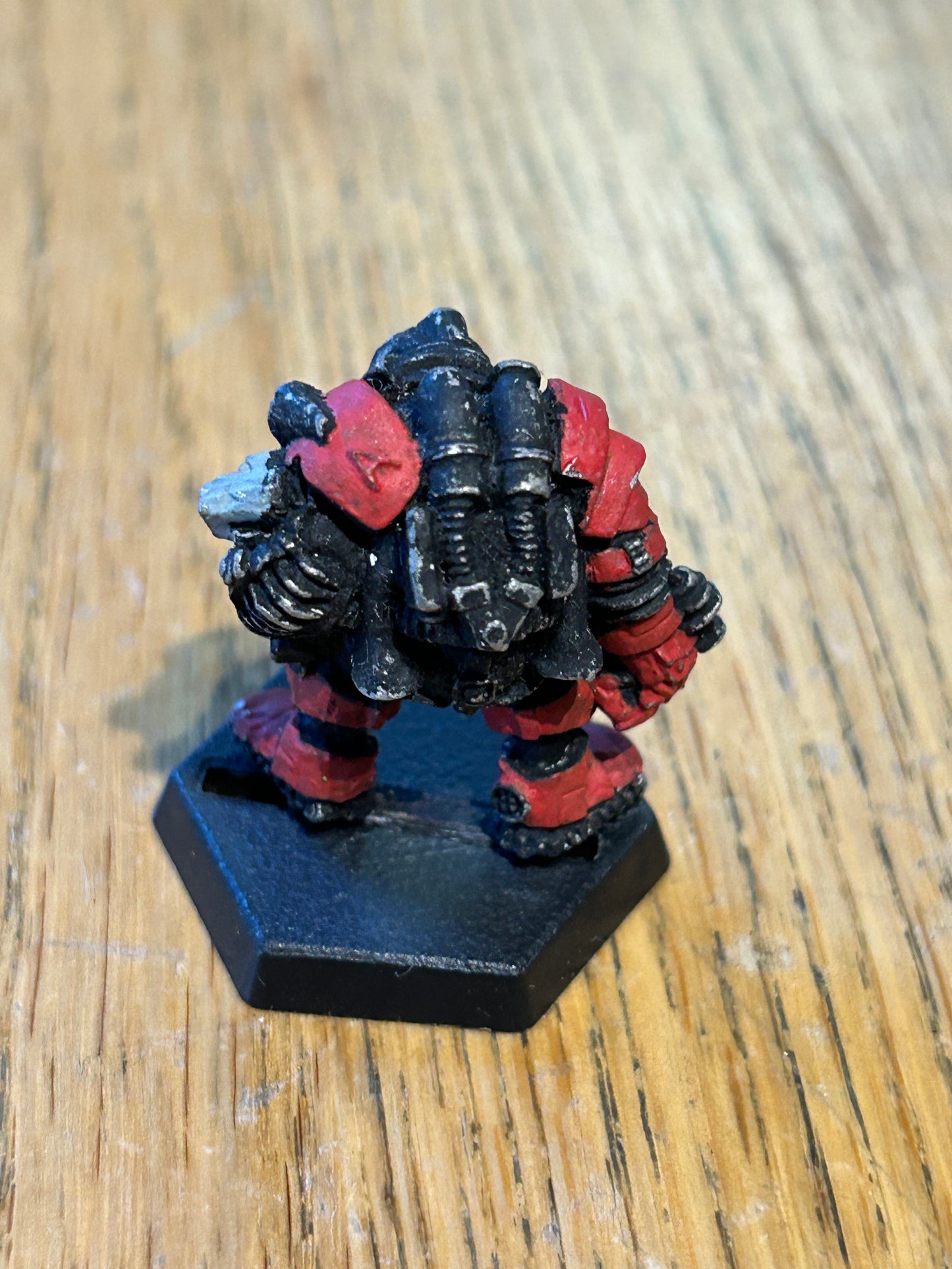 Warhammer 40k rogue trader ork commander with power arm and plasma pistol RT202 (03)
Kaptin Shugbag