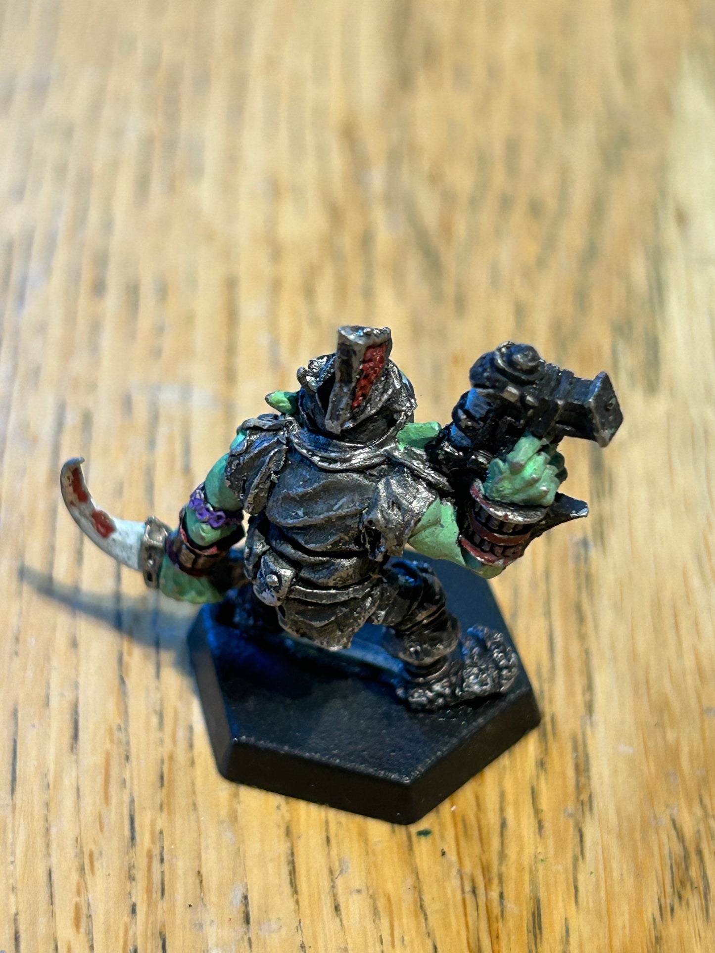 Citadel Warhammer 40K Ork Space Raider Ork nob with bolta and knife