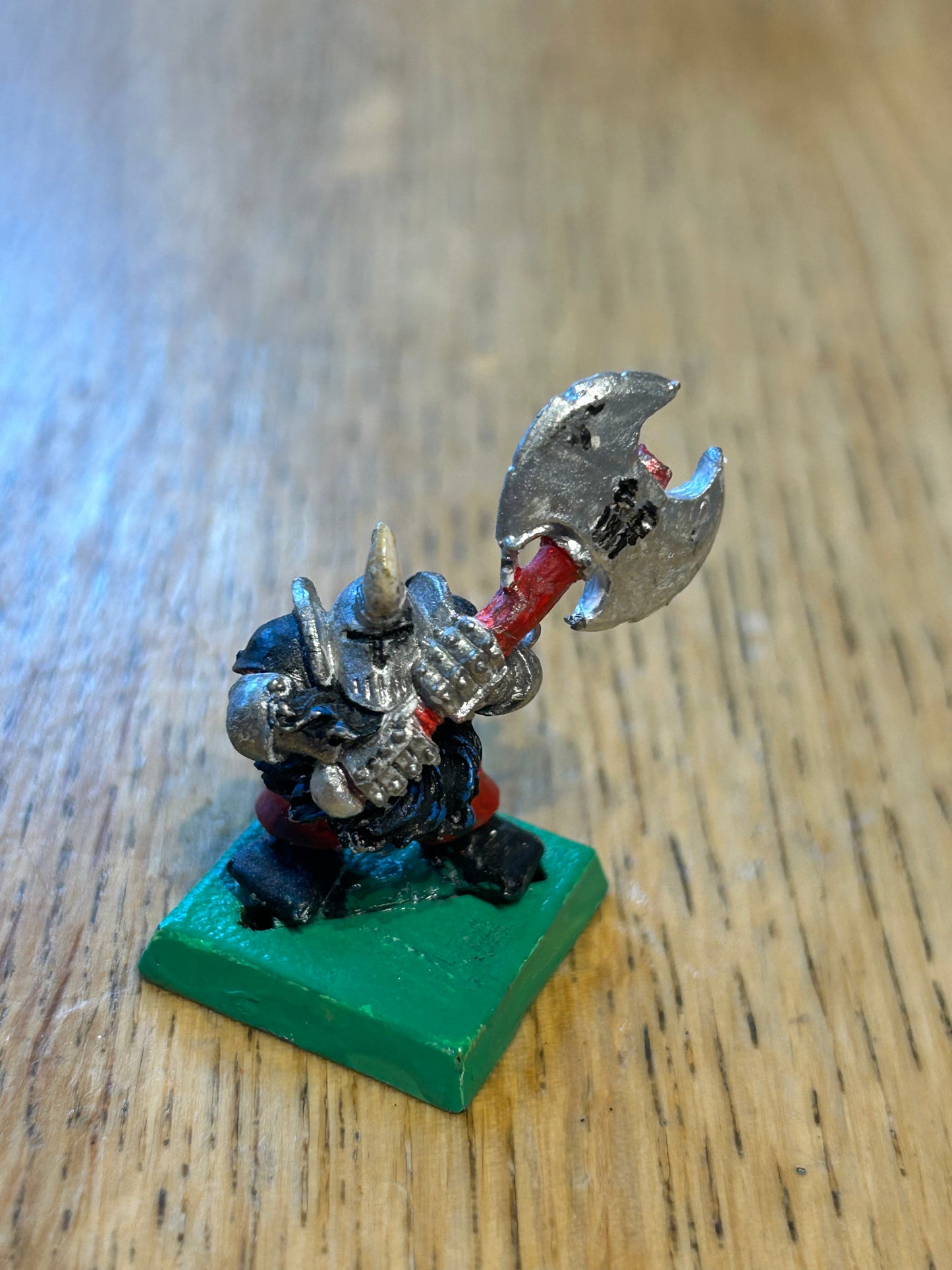 Warhammer fantasy marauder miniatures chaos dwarfs CD 20 (19?) Horned Helmet, w. Two-Handed Axe (MM90/5d)