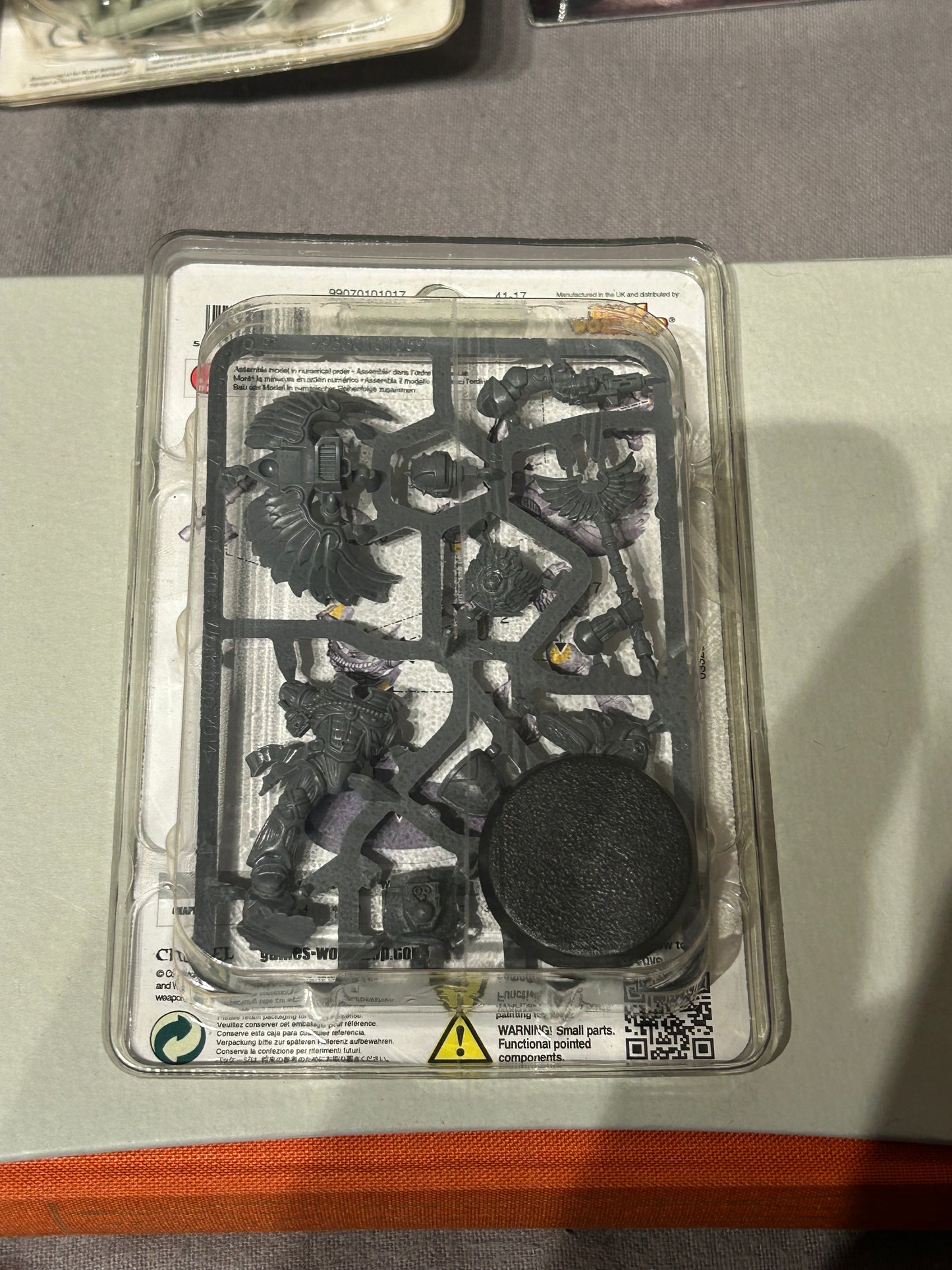 Warhammer 40,000 -- Blood Angels Chaplain With Jump Pack - GW-41-17 new in box