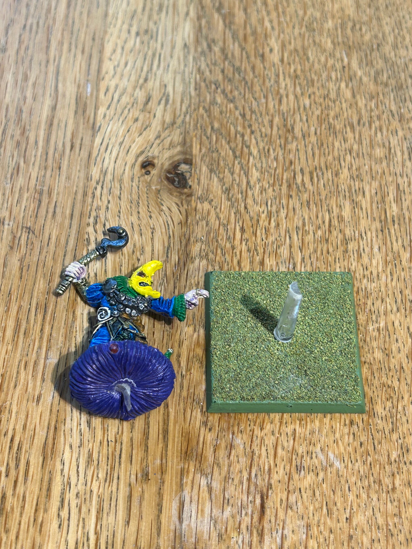 Realm of Chaos Champion Tzeentch Moon Head Scythe Rider with disc  Metal Citadel