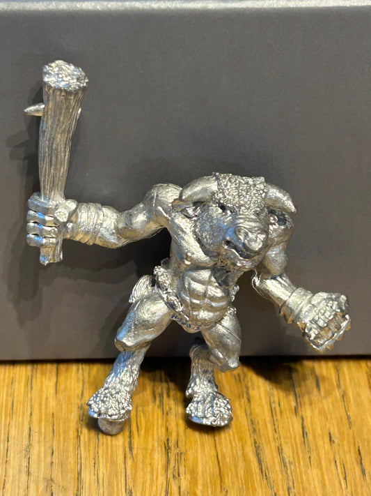 Citadel Warhammer 80s Marauder MM42 Minotaur A with spiked club (4 of this sculpt available)