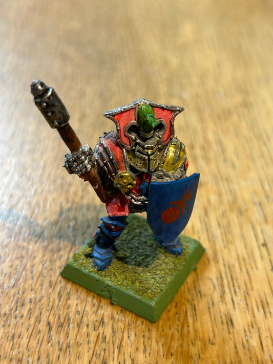 Warhammer fantasy 4th edition chaos warrior with axe turned into a mace