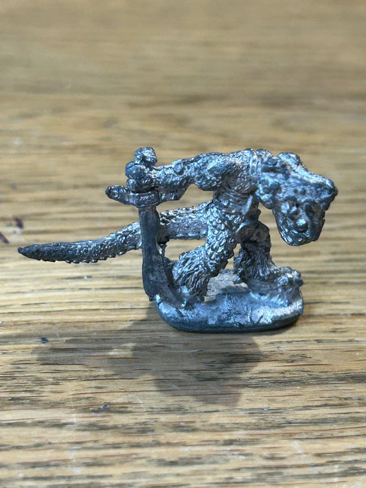 Warhammer fantasy c19 lizardmen  with sword and shield
