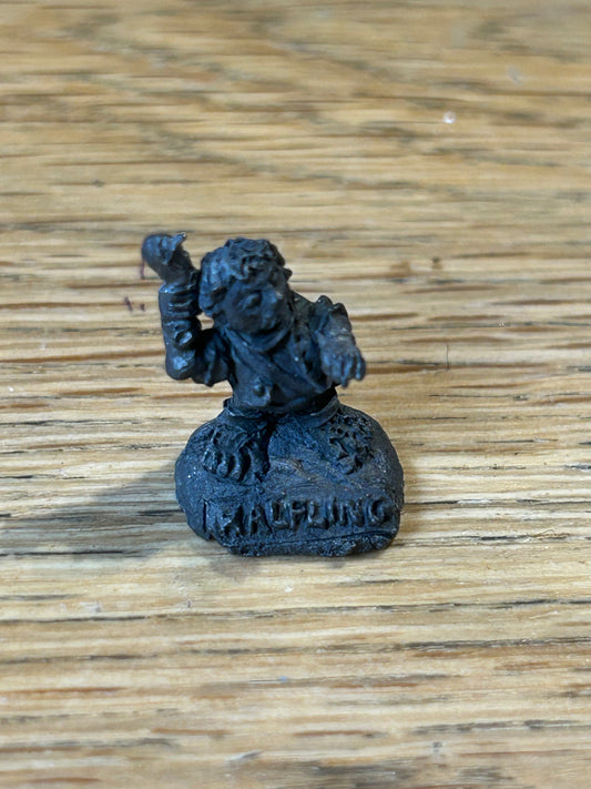 Citadel miniatures warhammer fantasy preslotta c11 halfling with sling