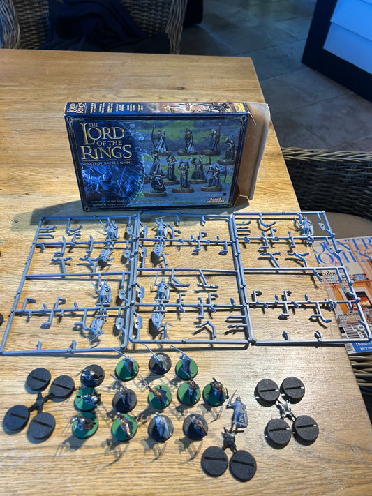 Warriors of the last alliance box set (mixture of two boxes, contains 9 men on Sprue and one that has been taken off the Sprue, three painted men, 6 elves with swords and 4 with bows)
