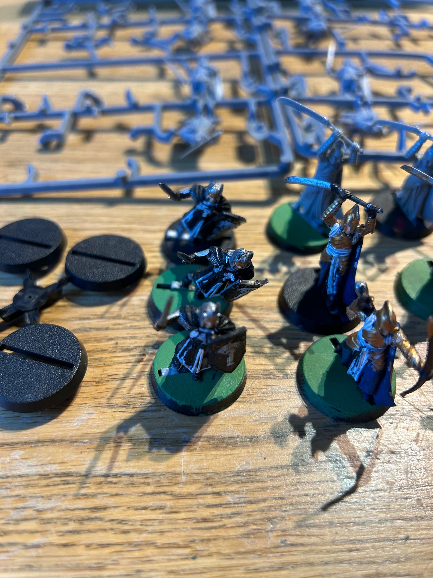Warriors of the last alliance box set (mixture of two boxes, contains 9 men on Sprue and one that has been taken off the Sprue, three painted men, 6 elves with swords and 4 with bows)