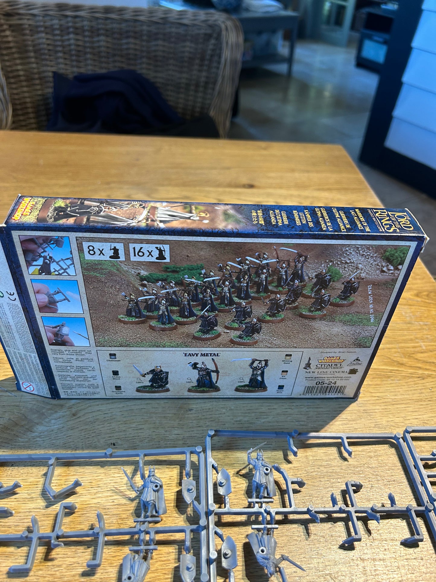 Warriors of the last alliance box set (mixture of two boxes, contains 9 men on Sprue and one that has been taken off the Sprue, three painted men, 6 elves with swords and 4 with bows)