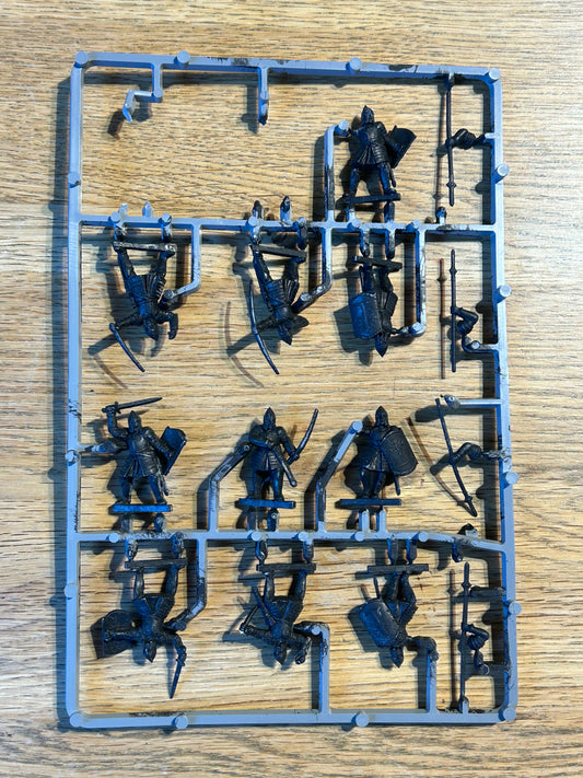Warriors of minas Tirith partial Sprue (2 have broken bows) MESBG