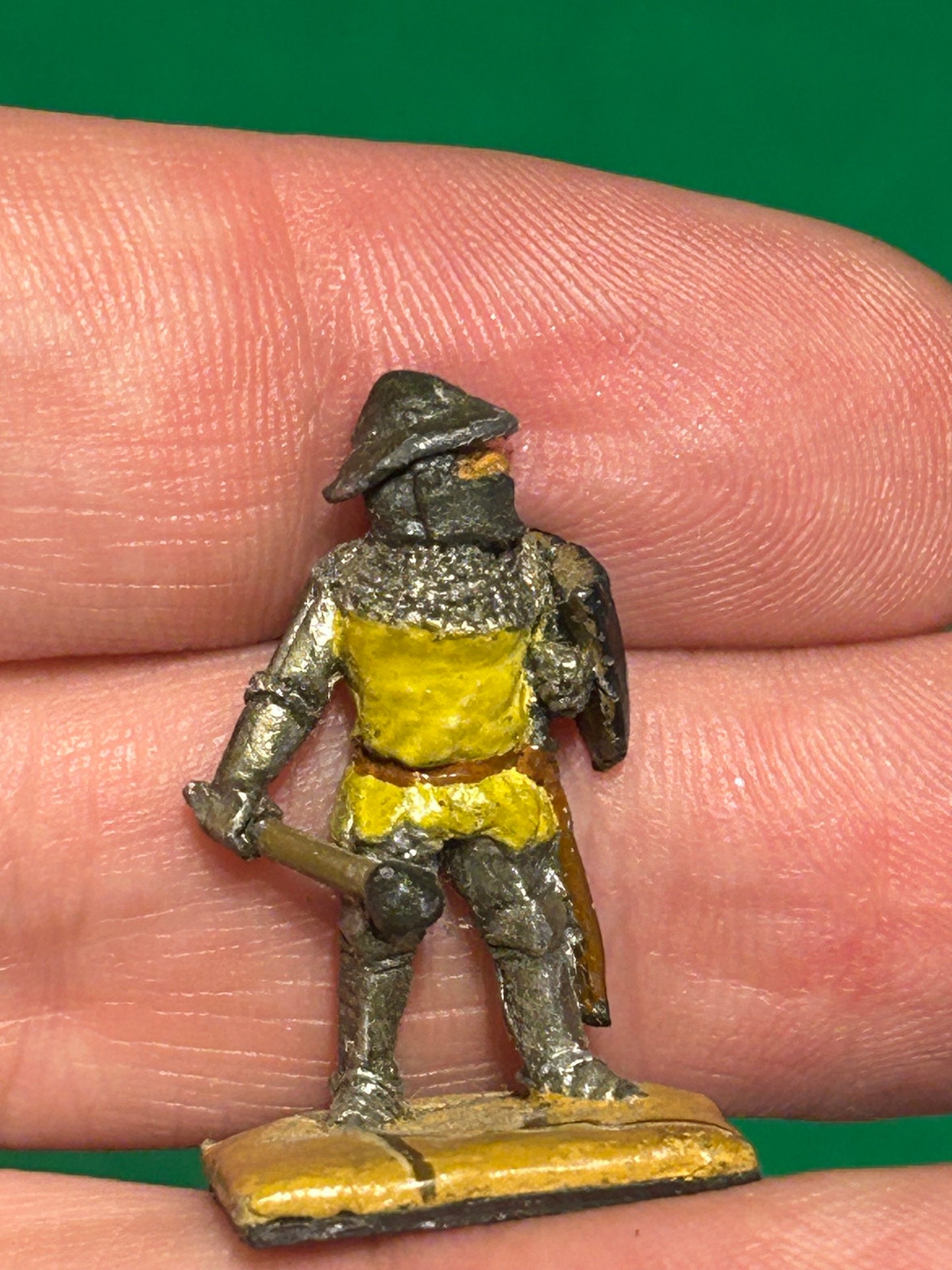 Citadel medieval range M10 armoured swordsman (not a sword in his hand but I believe it’s a variant,definitely from the medieval citadel range anyhow)