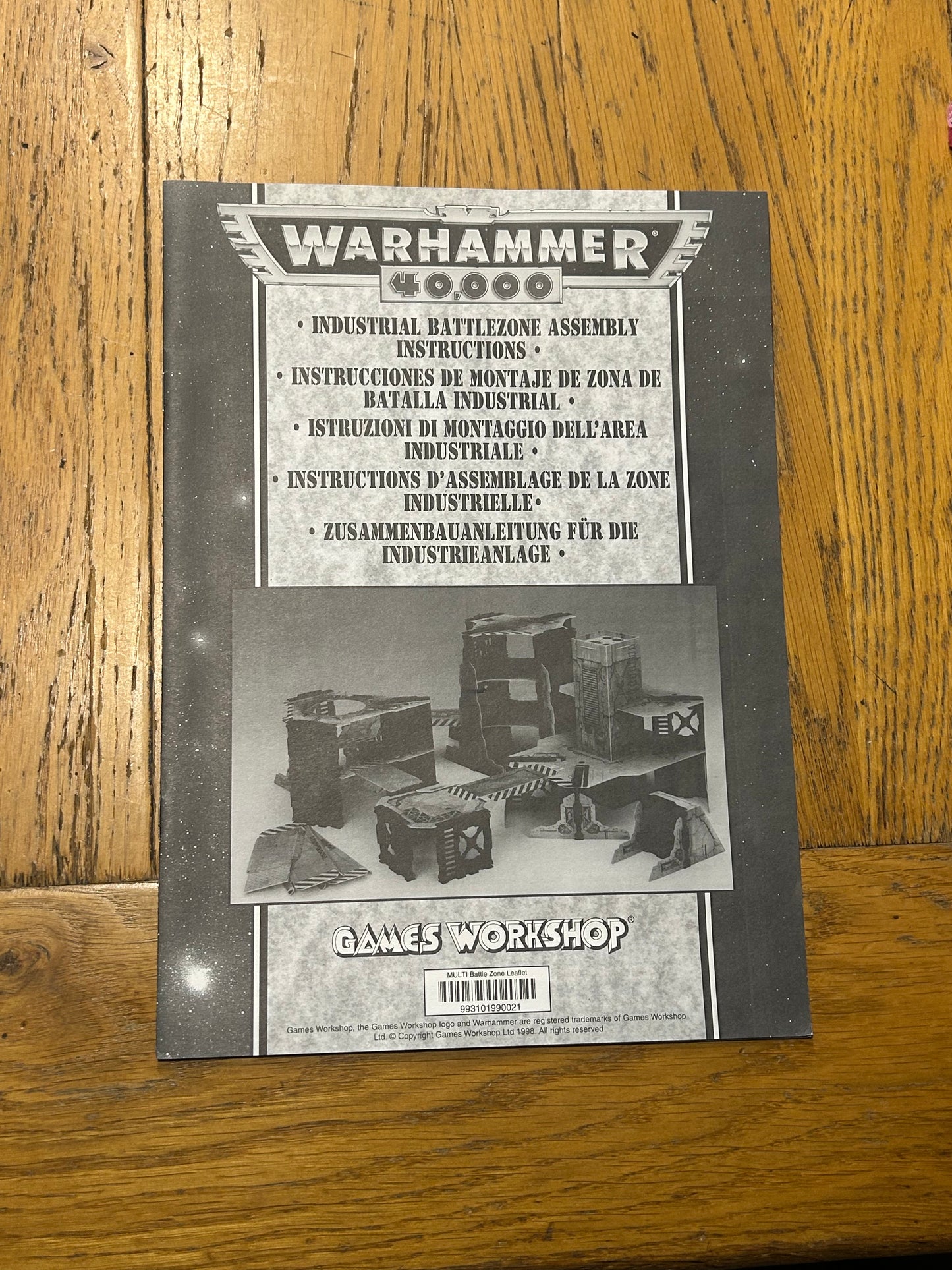 Warhammer 40K Vintage Industrial Battlezone 40,000- missing most of the card building pieces