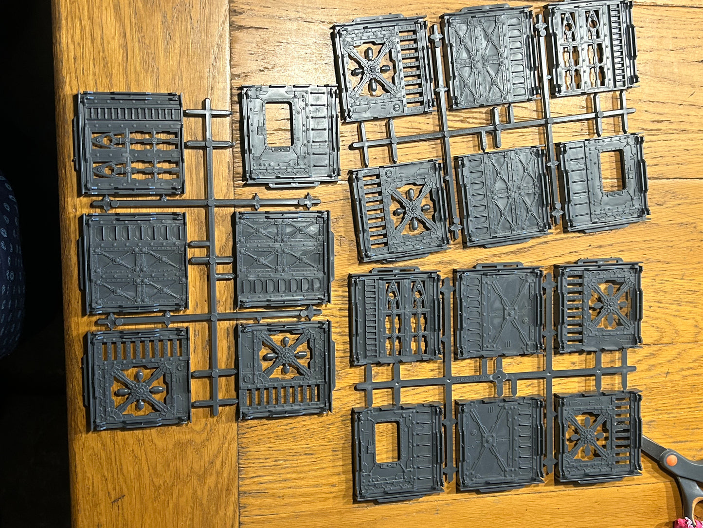 Warhammer 40K Vintage Industrial Battlezone 40,000- missing most of the card building pieces