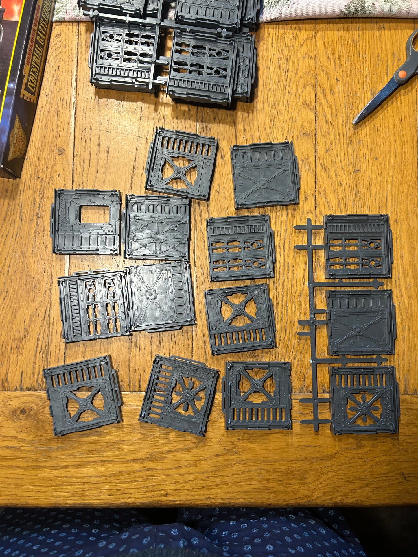 Warhammer 40K Vintage Industrial Battlezone 40,000- missing most of the card building pieces