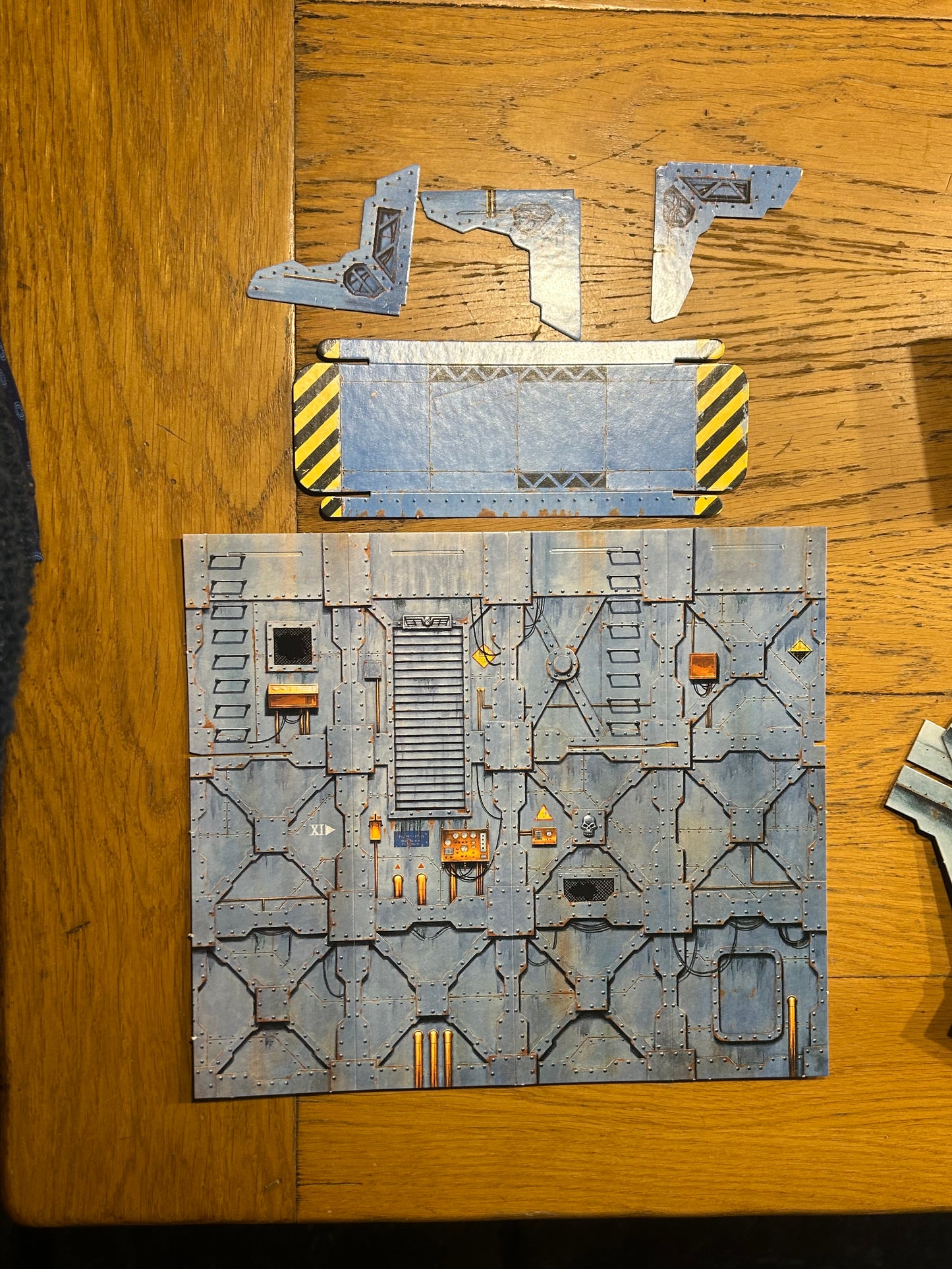 Warhammer 40K Vintage Industrial Battlezone 40,000- missing most of the card building pieces