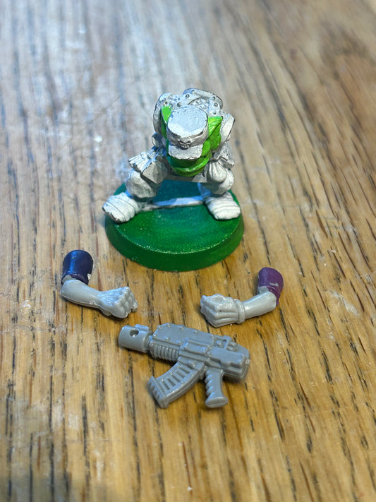 Warhammer 40k Ork Boy Boyz Blood Axe or death skull With Kepi  Metal 1988