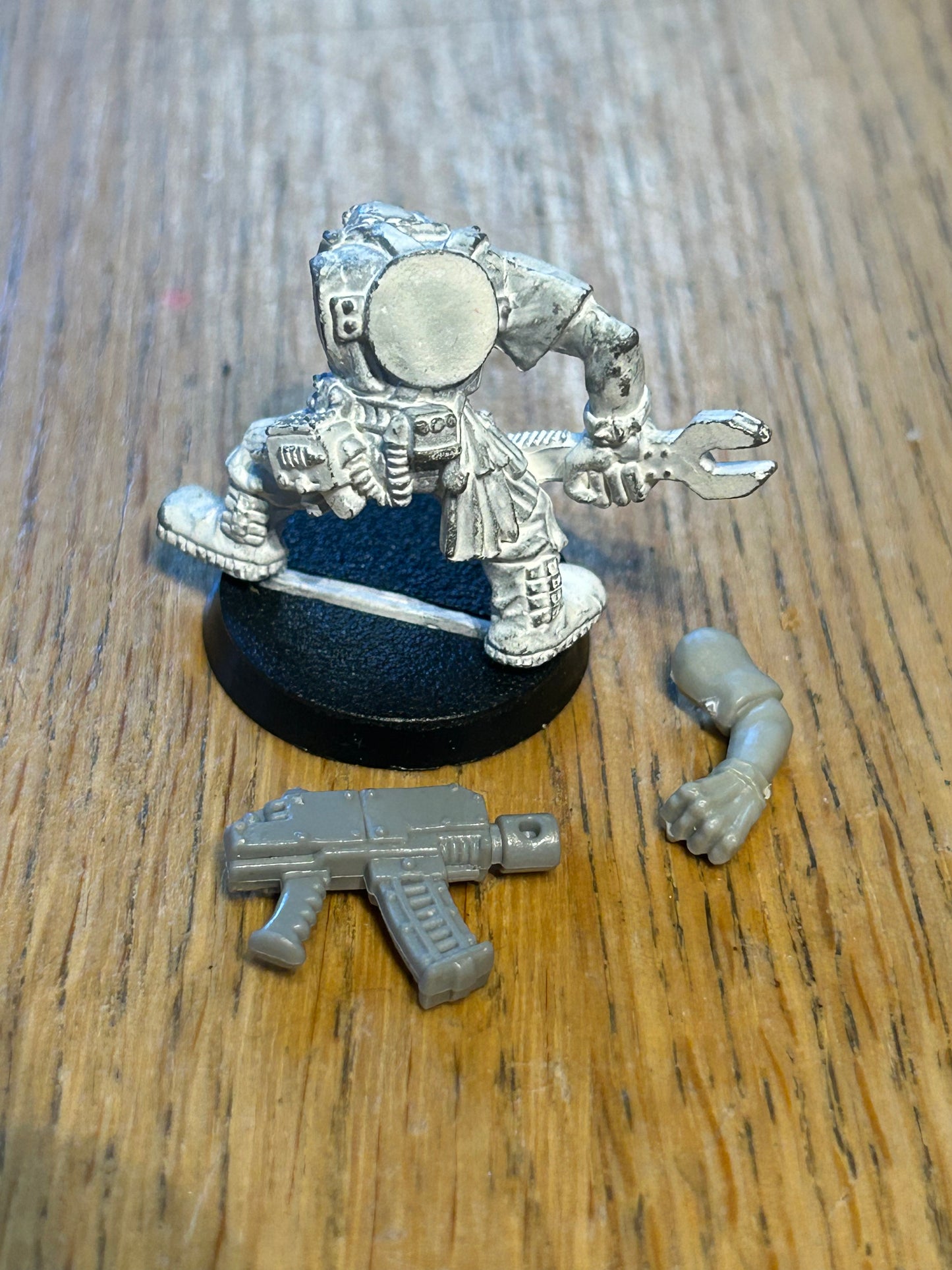 Warhammer 40k Ork Mek Boy with wrench