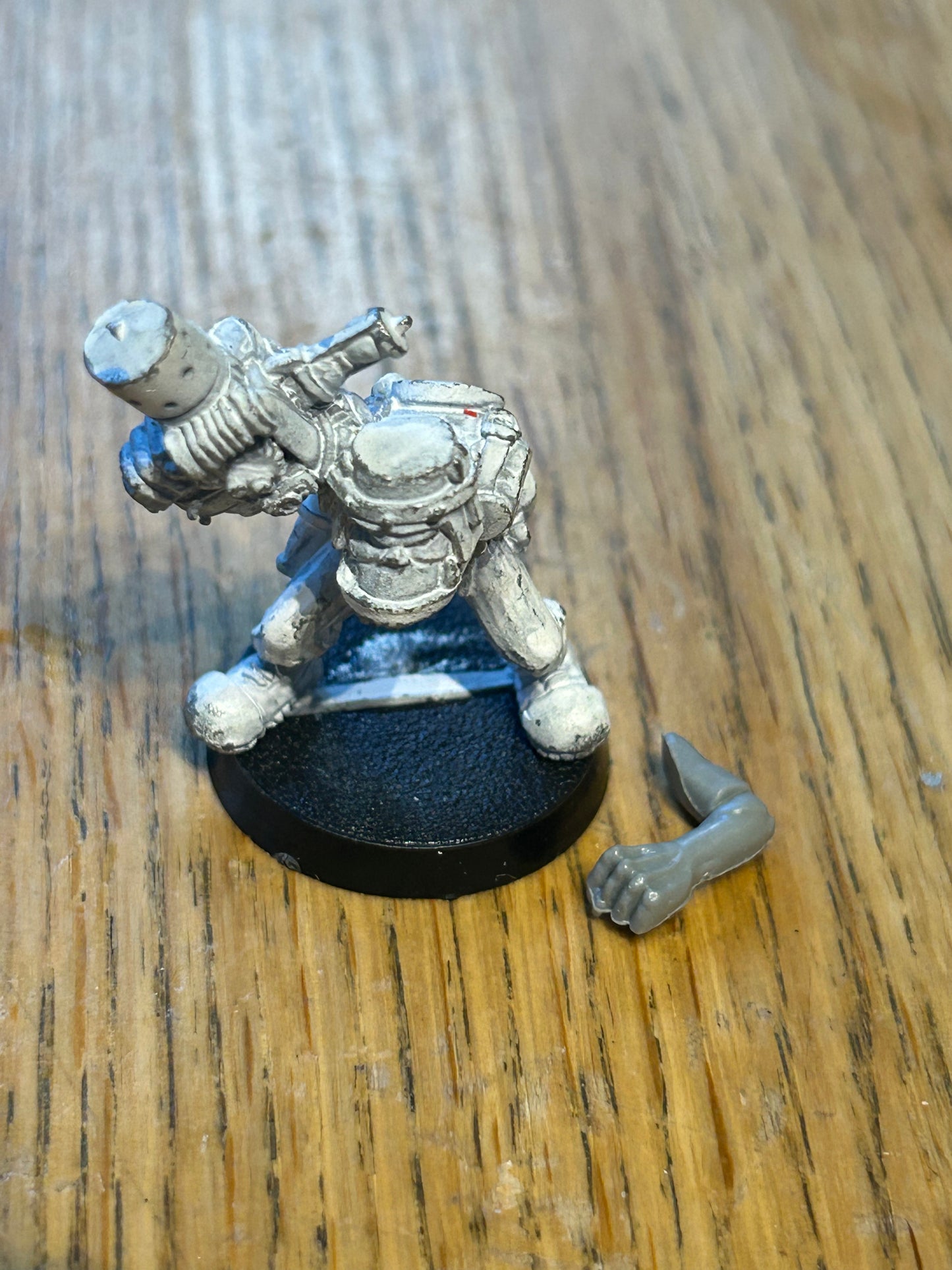 Warhammer 40k Ork Mek Boy with Kustom weapon