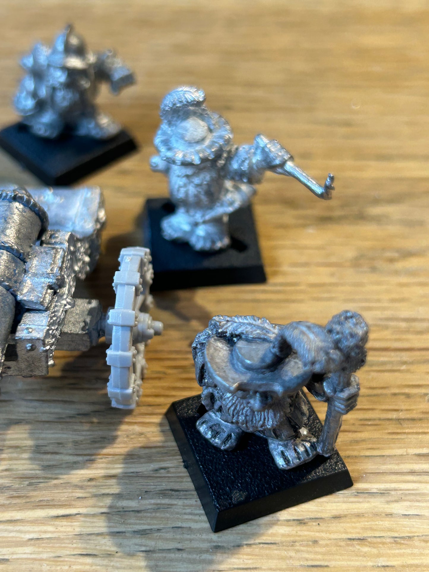 Warhammer fantasy marauder dwarf cannon / siege gun MM13 (missing the stool and three crewman have been stripped) has the later plastic wheels