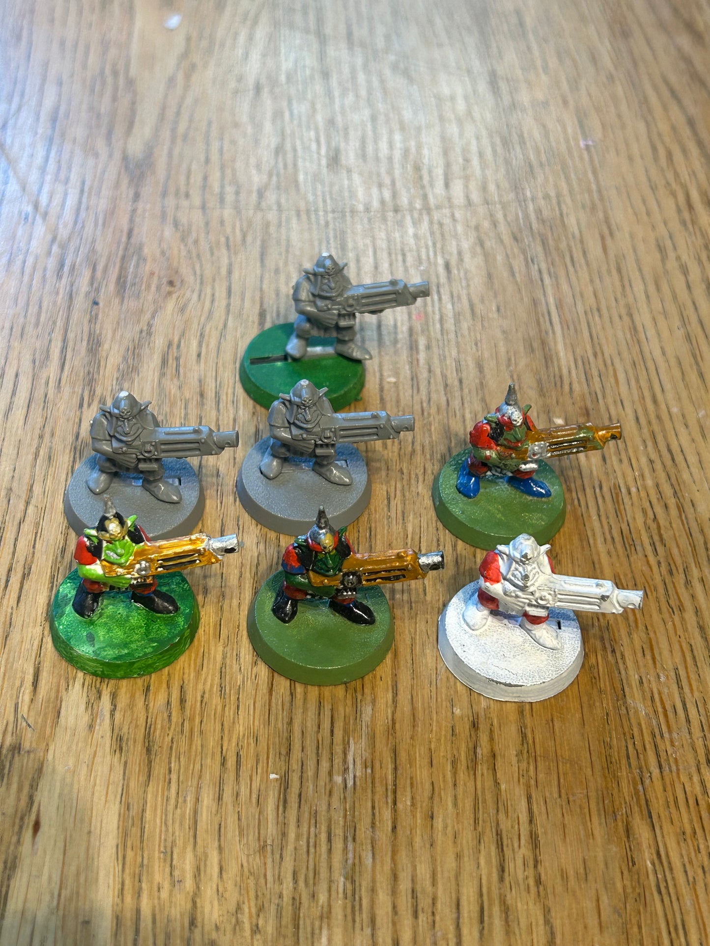 Gretchin x 7 warhammer 40k (painted and some with broken helmet spikes)