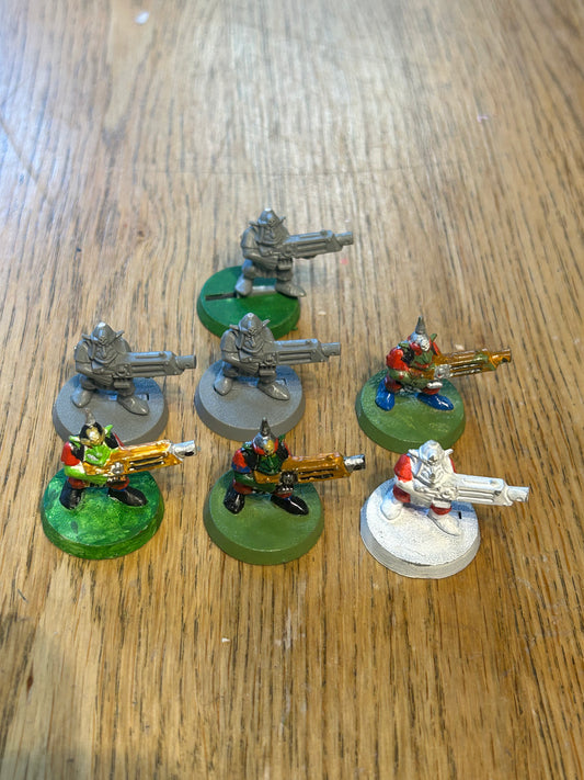 Gretchin x 7 warhammer 40k (painted and some with broken helmet spikes)