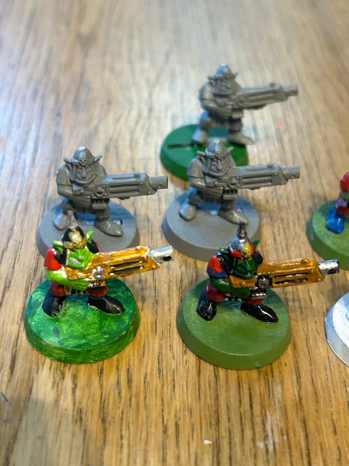 Gretchin x 7 warhammer 40k (painted and some with broken helmet spikes)