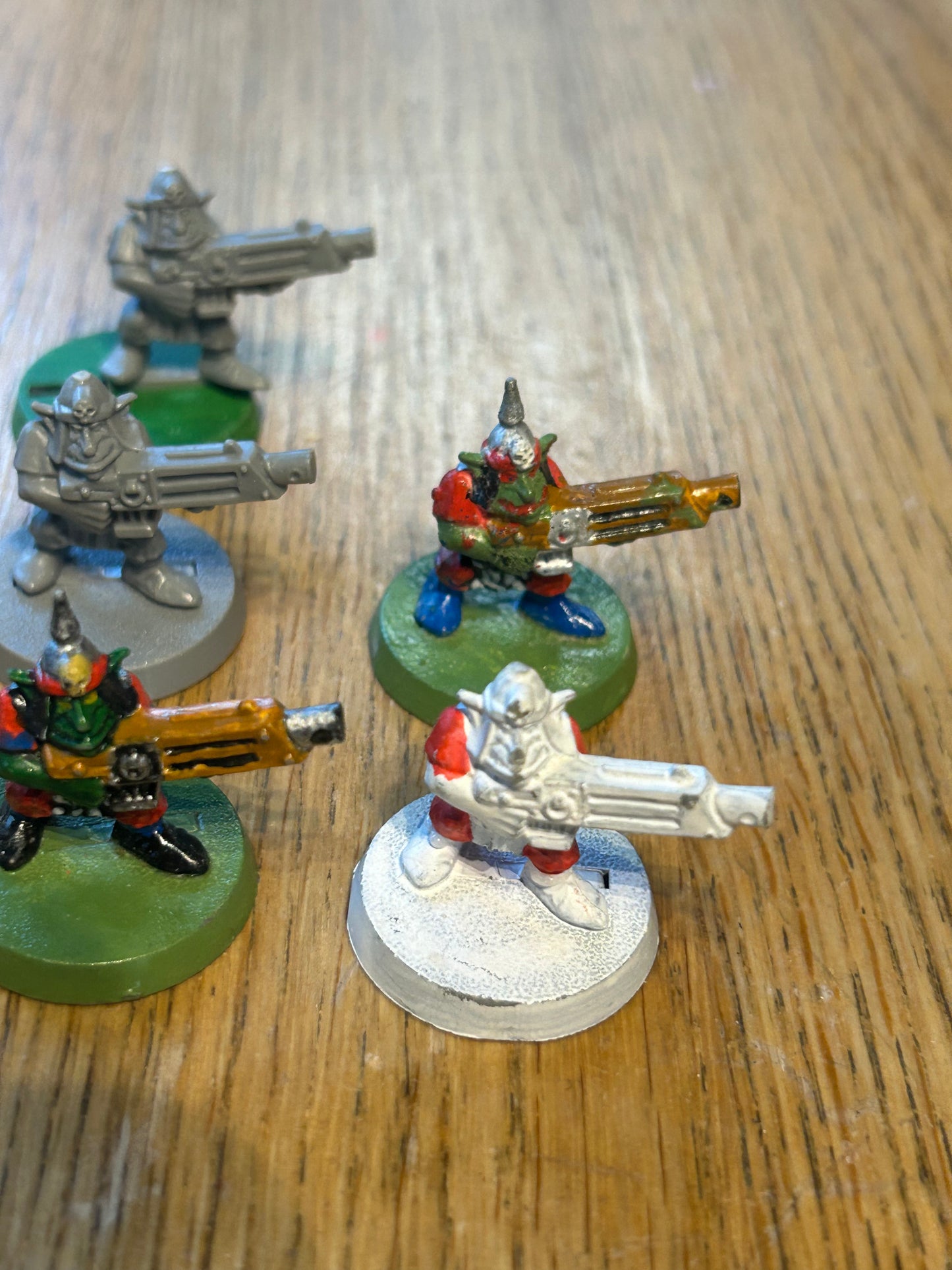 Gretchin x 7 warhammer 40k (painted and some with broken helmet spikes)