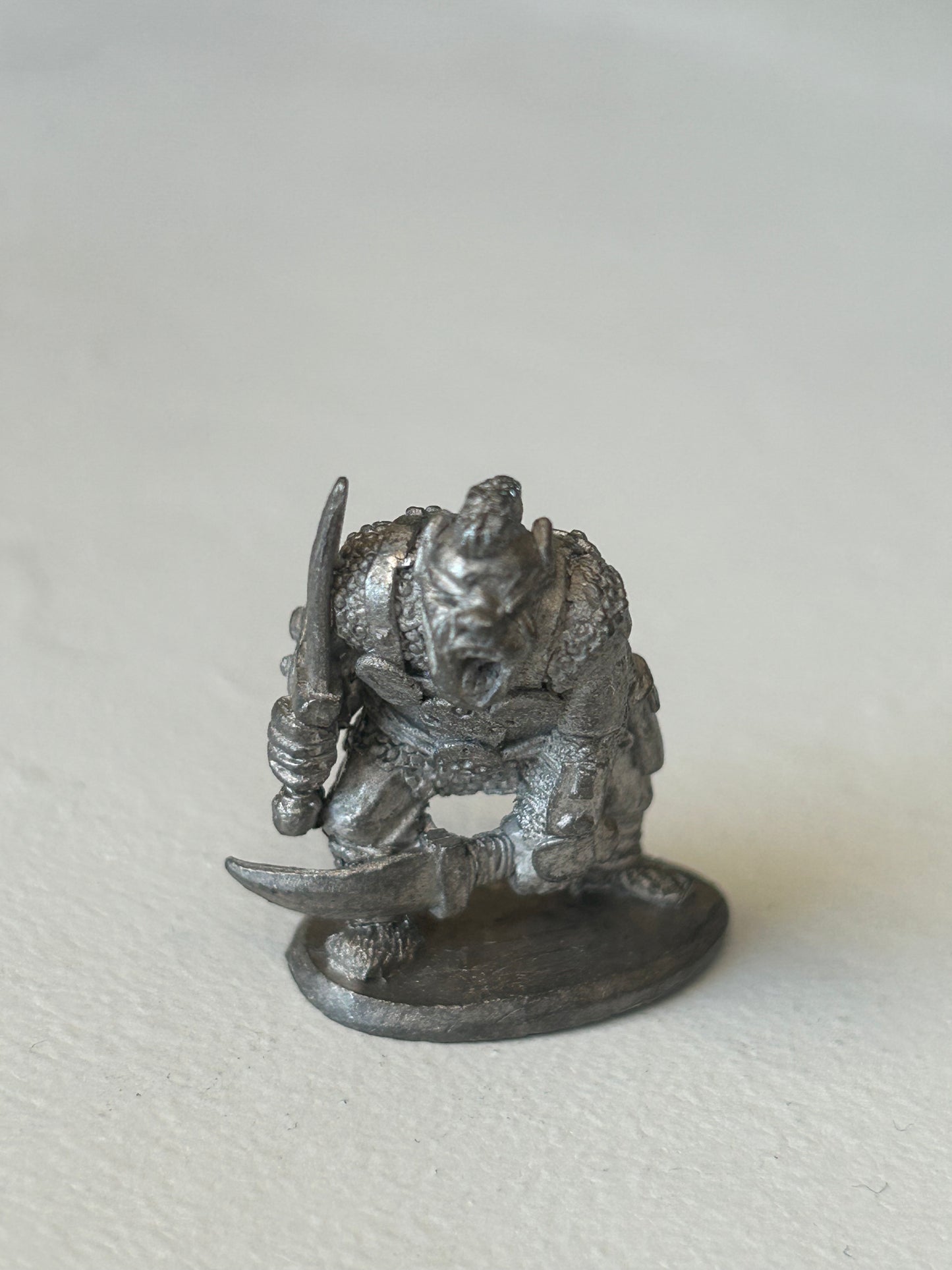Citadel - Chronicle -  Pre Slotta - Warhammer fantasy - CM09 - Hobgoblin with two swords m