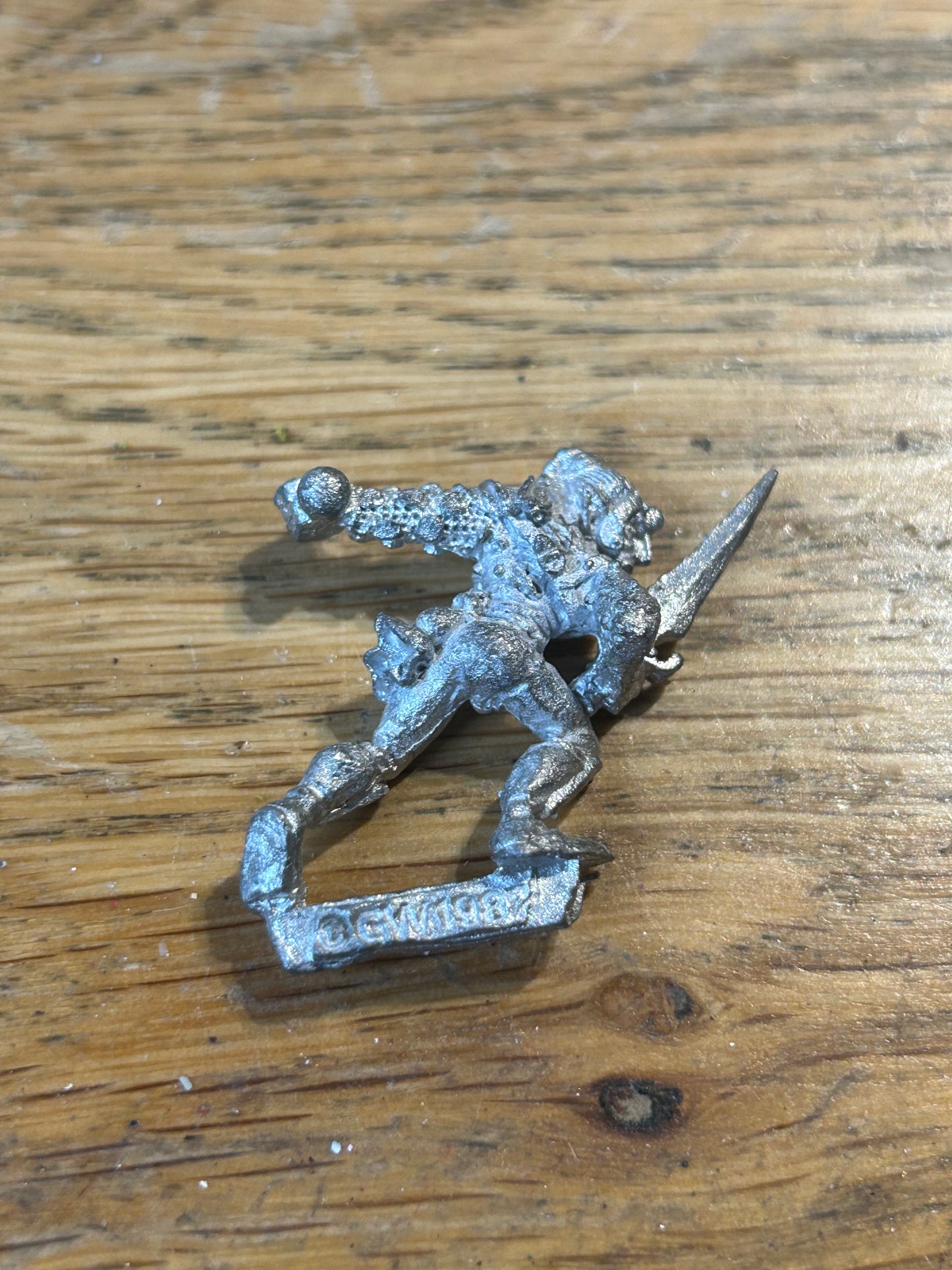 Warhammer Fantasy old world wood elf  wardancer with sword